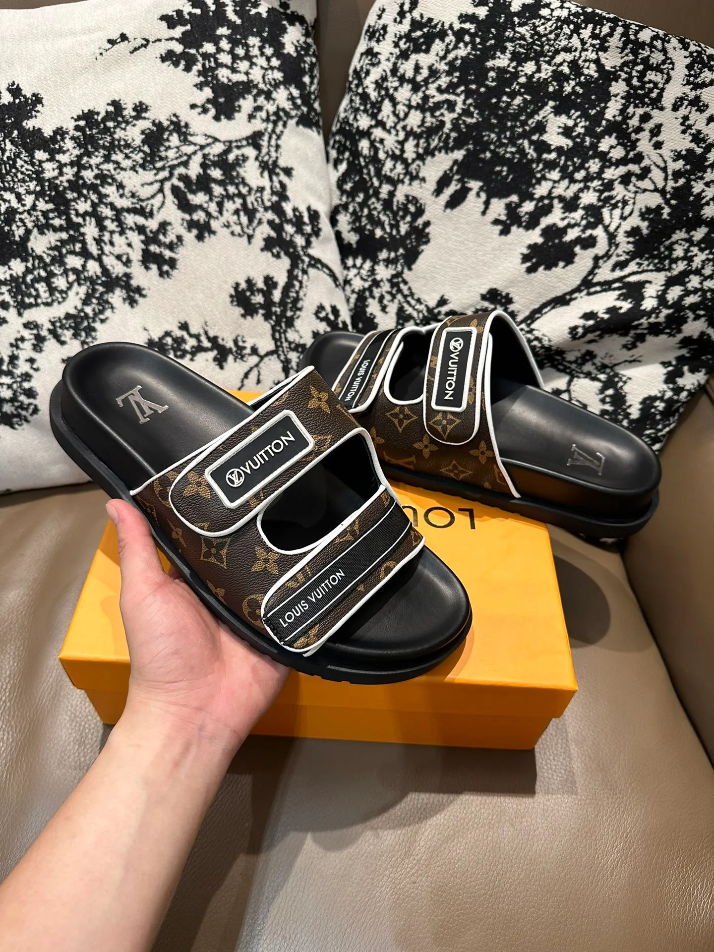 Men's shoes 💰360💰 LV flip flops, cowhide surface, sheepskin lining, size 36-46